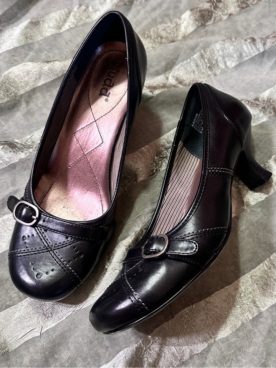 Mudd Shoes - Y2K Mudd Black Leather Mary Jane Ballet Kitten Heels with Buckle Detail